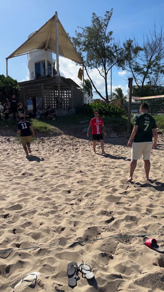 Levamos nossos jogadores e da LOUD 🇧🇷 no vôlei pra lembrarem a importância de se dedicarem ao esports! 🙏🙏