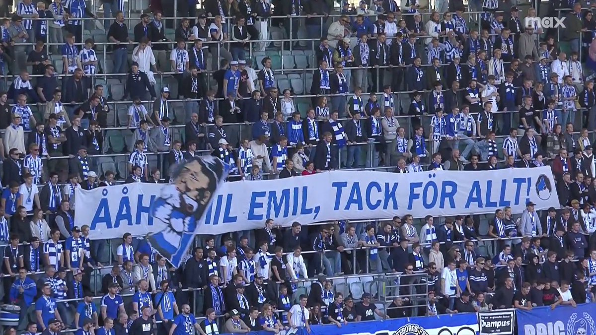 Emil Salomonsson tackas av på Gamla Ullevi inför kvällens match. 📲 Se Allsvenskan på Max