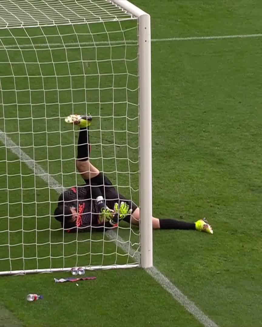 🤯 El paradón de todos los días de Sergio Herrera Pirón. #LALIGAHighlights | #DesenlaceLALIGA