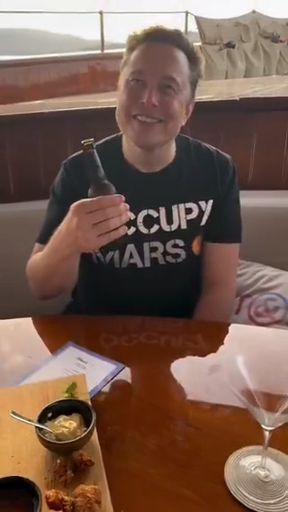 Elon drinking beer 🍻