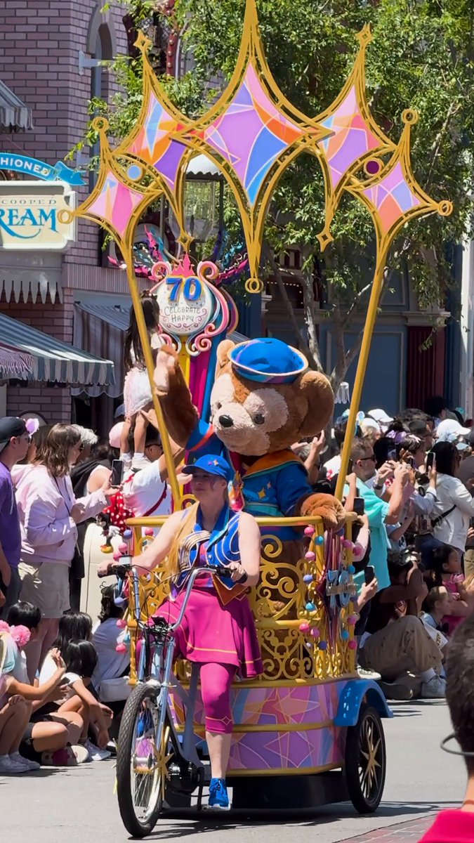 What's a celebration without a cavalcade? 😄🎉 #Disneyland70
