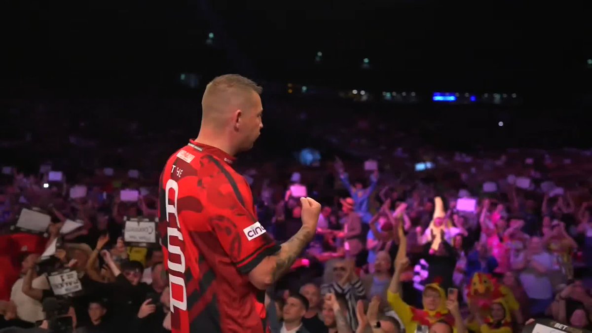 ASPINALL ADVANCES! 🐍 A victory of huge significance for Nathan Aspinall, who moves one step closer to London with a 6-3 victory over Michael van Gerwen! 📺 #PLDarts25