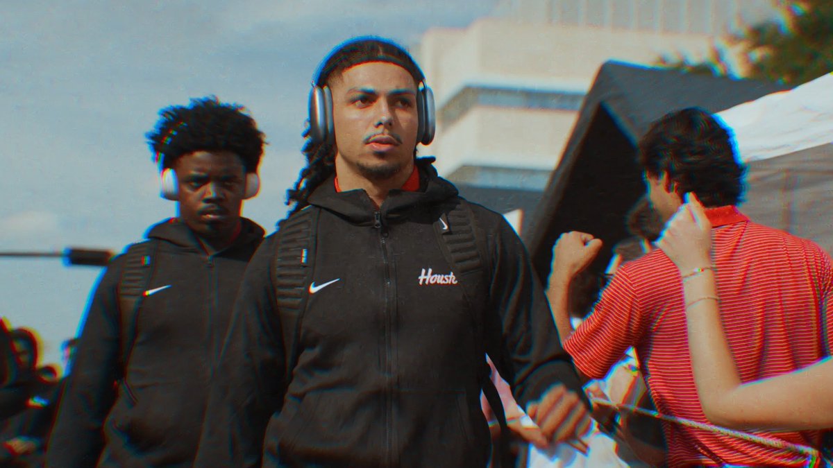 Excitement is 𝕓𝕦𝕚𝕝𝕕𝕚𝕟𝕘 🏈🏟️ Buy season tickets »