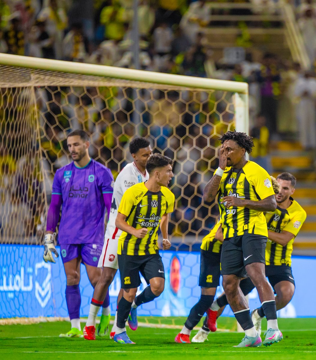 من هنا بدأت ليلة حسم اللقب 💫 ستيفن بيرغوين 🇳🇱⚽️ #دوري_روشن_السعودي | #مدينتك_ناديك | نادي الاتحاد السعودي