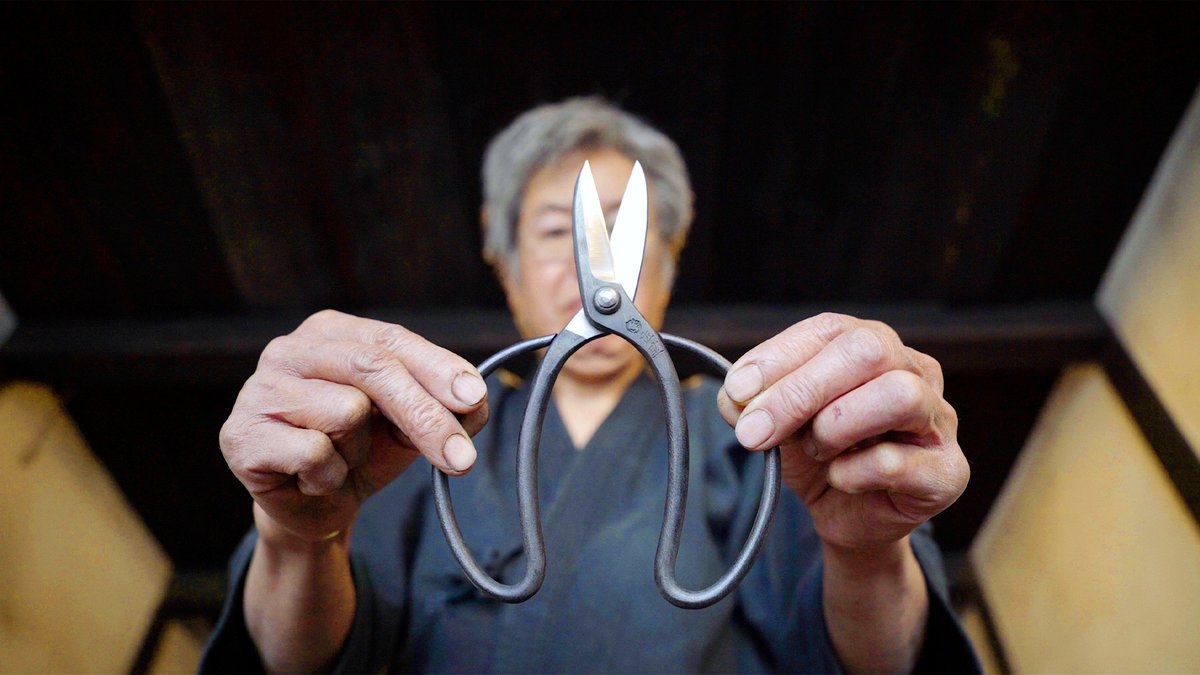 How bonsai scissors are forged using sword-making techniques In Japan