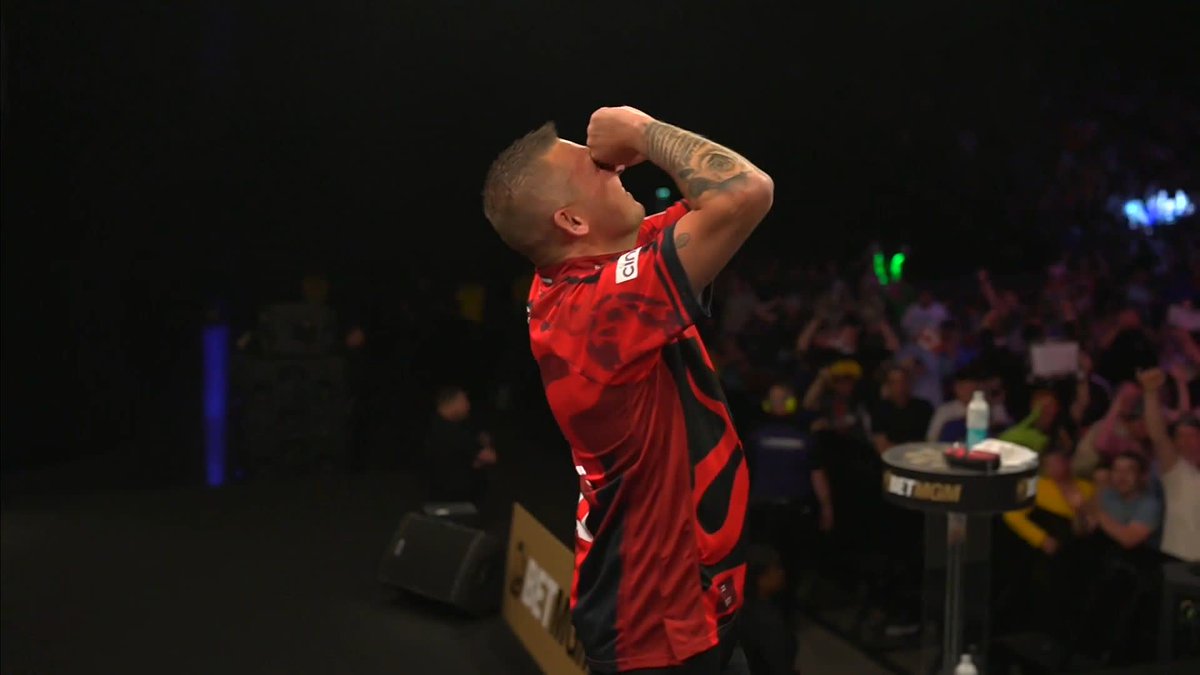 Nathan Aspinall breezes past Stephen Bunting to make the final in Aberdeen! 💪