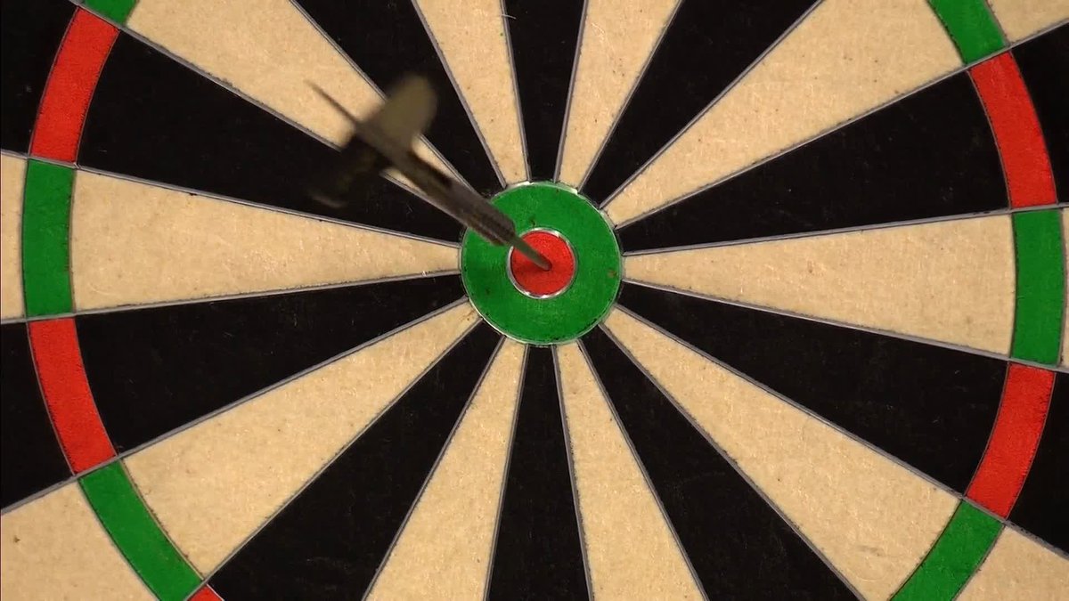 Luke Littler stays alive with a bullseye 130 finish! 🎯