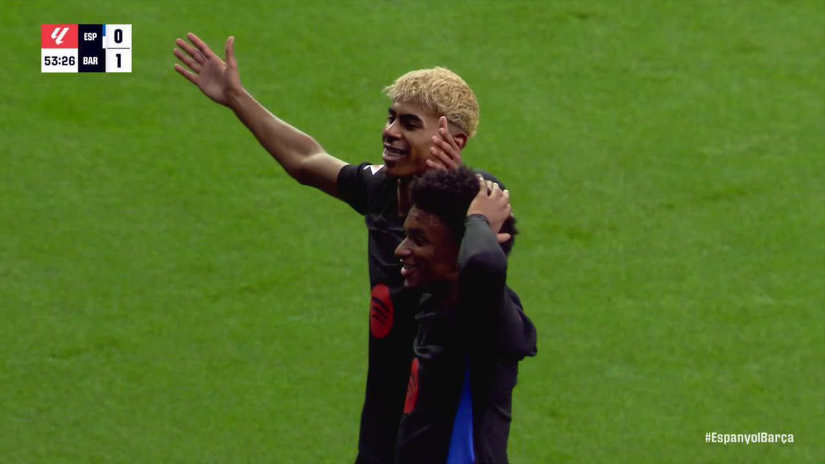 ¡¡UNA OBRA DE ARTE PARA PODER GRITAR CAMPEÓN!! Lamine Yamal sacó un zurdazo mágico y la clavó AL ÁNGULO para anotar el primero de Barcelona, en el triunfo en el Derby ante Espanyol: TÍTULO asegurado en #LaLigaxESPN.