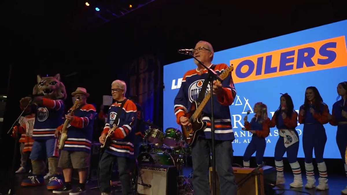 🗣️PLAY LA BAMBA, BABY‼️ "It's an honour for us to be part of such a beautiful story with Joey &amp; Ben." Ahead of their show at River Cree Resort tonight, Jessica Kent caught up with Los Lobos to talk about the connection between the #Oilers &amp; their iconic song.