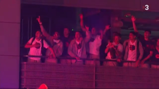📸 QUINA IMATGE! 🔵🔴 La festa a la Ciutat Esportiva amb l'arribada dels jugadors del Barça ▶️
