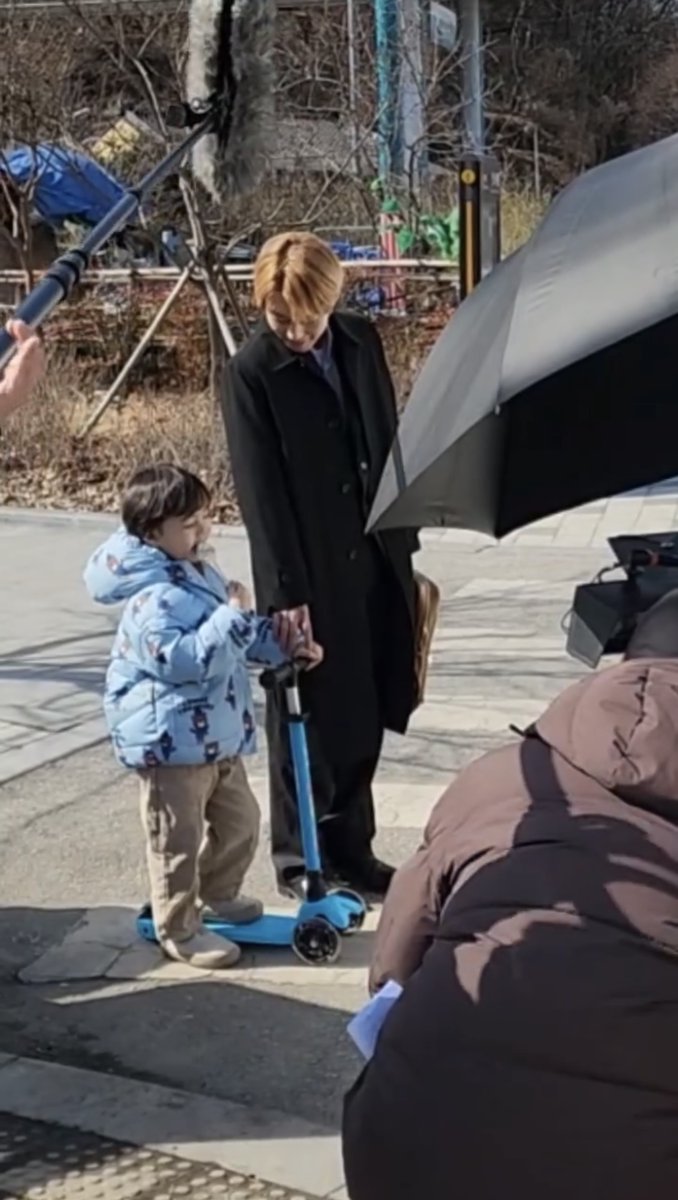 아기 보는 눈에서 꿀 떨어짐 ... 🥺