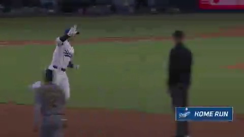 大谷翔平、2打席連続ホームラン🔥 第15号ホームラン 本塁打メジャー1位タイに！ 自身のボブルヘッドデーで大暴れ 勢いが止まらず！ 3打数2安打2本塁打6打点 ①空振り三振 ②犠牲フライ(打点1) ③本塁打(打点3) ④本塁打(打点2) 🎥MLB #大谷翔平 #ドジャース