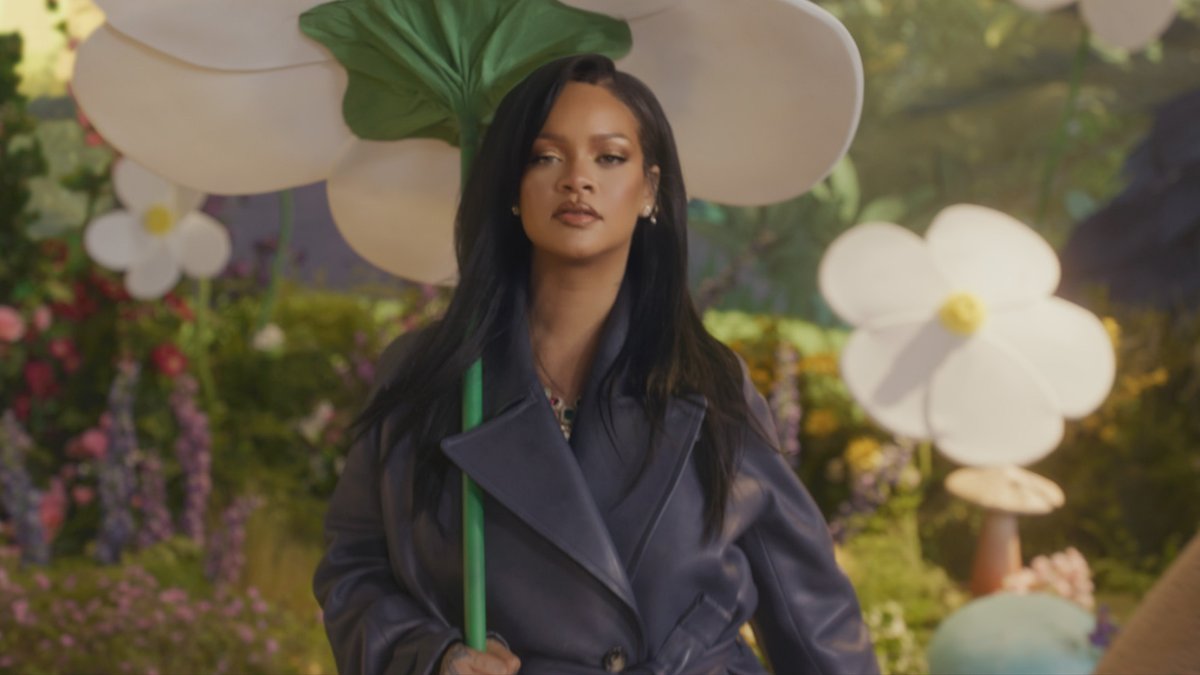 “Friend of Mine” by Rihanna from the #SmurfsMovie soundtrack out now! Watch the official music video here: #SmurfsMovie – Only in theatres July 18.