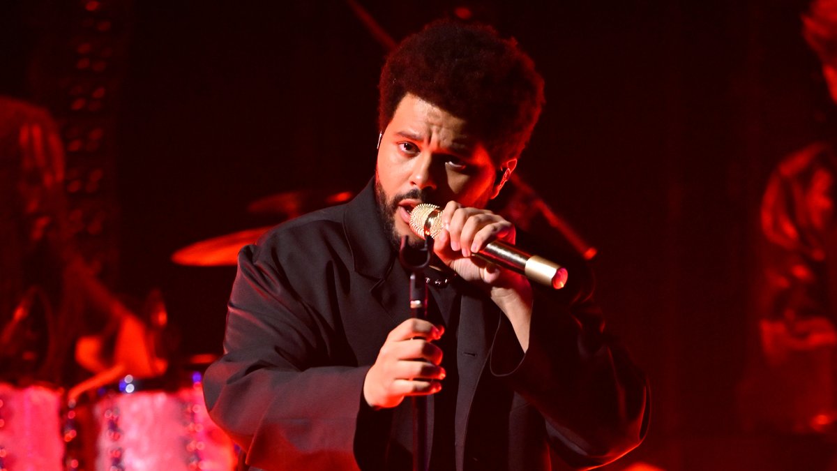.The Weeknd performs “Open Hearts”! Watch the full performance ⬇️ #TheWeekndOnFallon #HURRYUPTOMORROW #FallonTonight