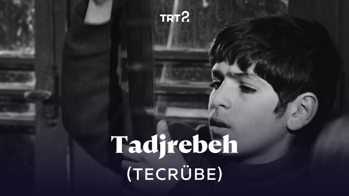 İran sinemasının usta ismi Abbas Kiarostami, fotoğrafçıda çalışan bir çocuğun trajik öyküsünü izleyiciyle buluşturuyor. 📽️ “Tadjrebeh” (Tecrübe), bu akşam 21.30’da TRT 2’de. #TRT2Filmleri