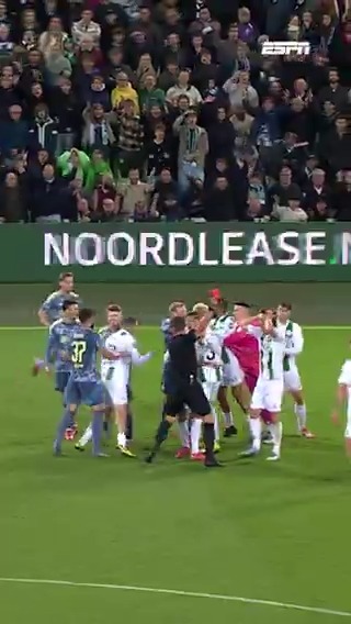 FC Groningen is gedeeltelijk in het gelijk gesteld bij hoger beroep: 🟥 De schorsing van Luciano Valente is teruggebracht tot twee duels, waarvan één voorwaardelijk