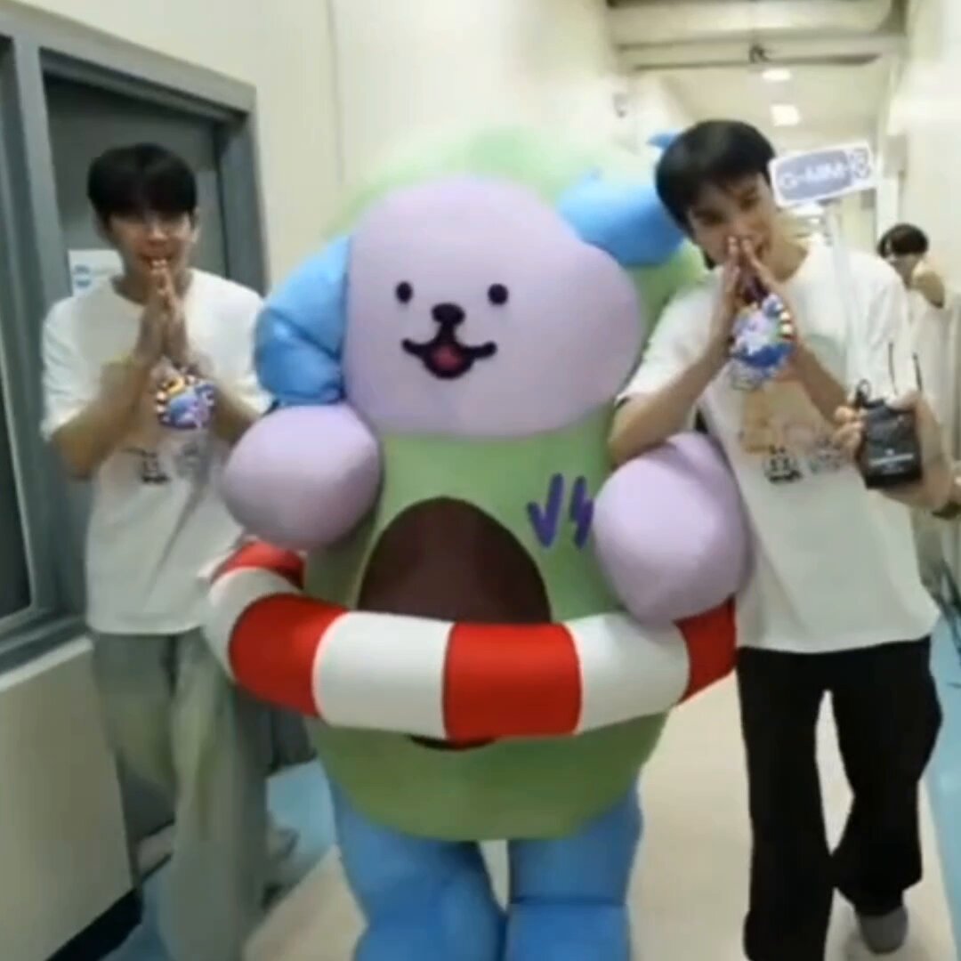 ไม่ตีกัน รักกันอย่างเดียว ไม่ล้อกัน รักกันอย่างเดียว เป็นเพื่อนกัน รักกันอย่างเดียว!!! #LOLFanFest2025LIVE #AVOCEAN #SAMRUAY #LOOKKHUNNOO