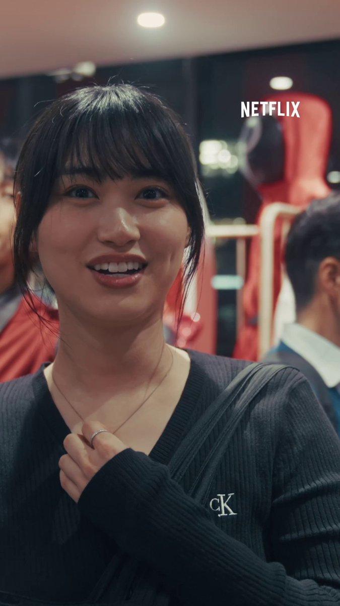 Q. 好きなNetflix作品は?🎬 V.A. × Netflix POP UP STORE来場者のおすすめは... 『#極悪女王』から唐田エリカ、えびちゃん、根矢涼香や『#ボーイフレンド』からアラン、ダイ、ゲンセイ、イクオ、カズト、シュン、テホン、ユーサク、『#オフラインラブ』からトウコ、ナナミ、ミミ、アツシ、アル、ショウ、ケンスケ、ユウダイらが来場! ━━━━━━━━━━━ V.A. | Netflix POP UP STORE ━━━━━━━━━━━ 開催期間:2025年5月3日(土)~5月20日(火) 営業時間: 10:00~20:00 ※カフェスペースはラストオーダー19:30 開催場所:V.A.(東京都渋谷区神宮前6-1-9) 様々なNetflix作品やFRAGMENT x Netflixのコラボ商品が登場! 「ストレンジャー・シングス 未知の世界」に登場する「デモゴルゴン」や「イカゲーム」に登場する「ヨンヒ人形」の巨大フィギュア、「極悪女王」の衣装など、世界各国から特別に取り寄せた実際に撮影に使われた小物や大ヒットタイトルのプロップスを展開中! #ネトフリ #ネットフリックス #netflix #va #vatokyo #OfflineLove #TheBoyfriend