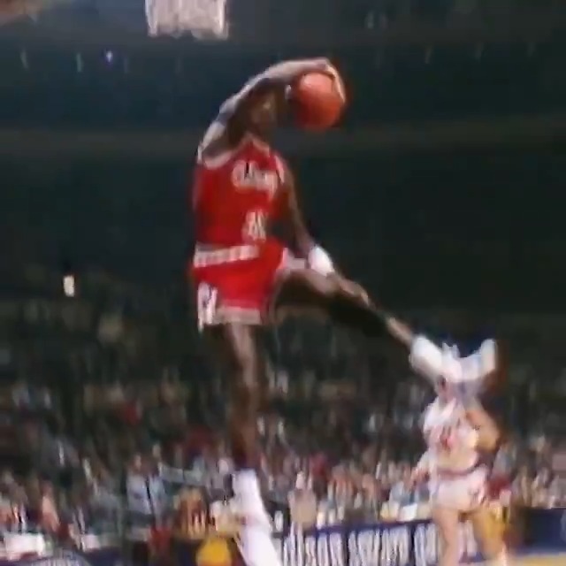 On this day 40 years ago, Michael Jordan won Rookie of the Year ⭐️ ▪️28.2 PPG ▪️6.5 RPG ▪️5.9 APG ▪️NBA All-Star The rest is history… 🐐 (via NBA)