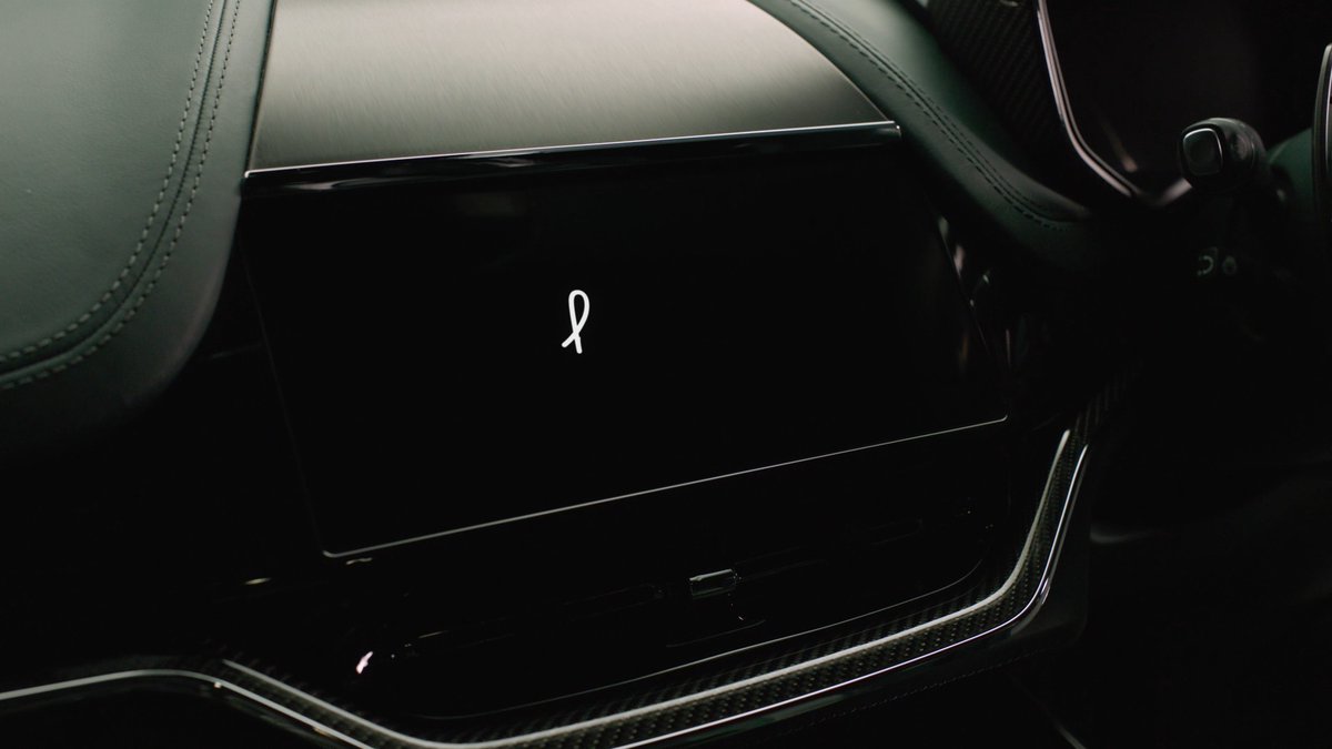 Apple’ın yeni nesil araç içi sistemi CarPlay Ultra kullanıma sunuldu! CarPlay Ultra, hız göstergesi ve harita gibi verileri tek ekranda birleştirebilecek ve iPhone 12 ve sonrası modellerle uyumlu çalışacak.