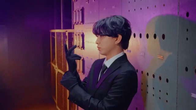 🔥🔥🔥🔥🔥🔥🔥🔥 🎊 #LEGIT 「MATSURI」実写MV公開🎊 🔥🔥🔥🔥🔥🔥🔥🔥 LEGITの新境地です🕺🕺🕺 ぜひたくさんご覧ください👀 ▼「MATSURI」実写MV📹 ▼1st Album「How Is This」🎶 #UniteUp #ゆーゆー #れじある #LEGIT祭り