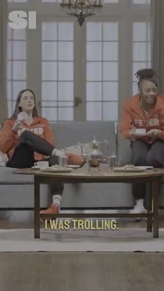 Come behind the scenes for our cover shoot with the Indiana Fever 🤩