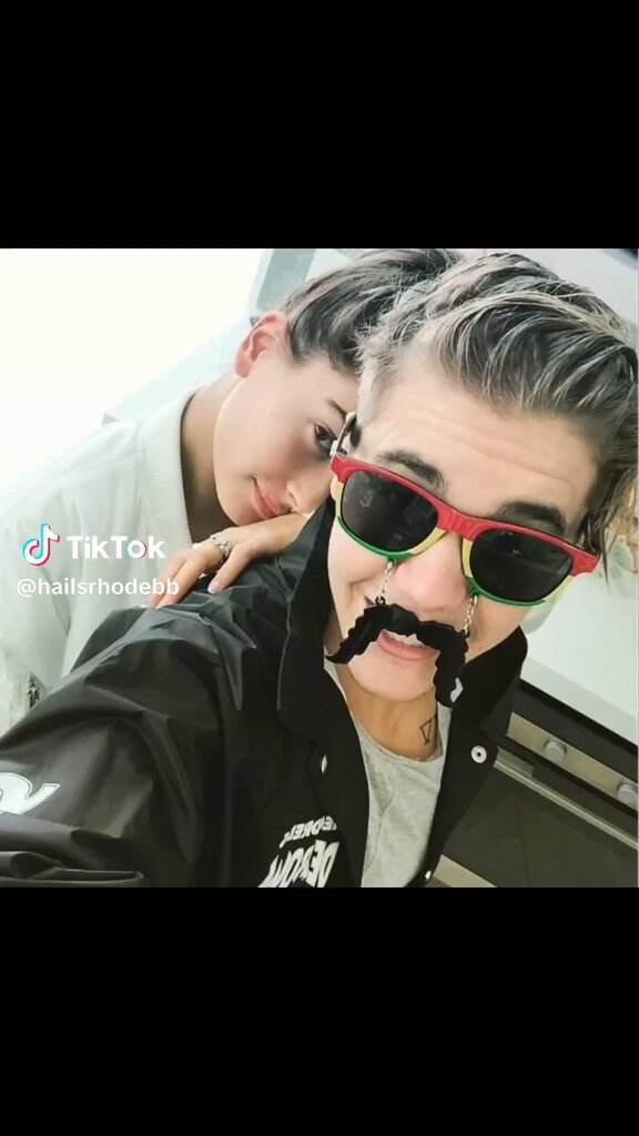eles eram só melhores amiguinhos se divertindo no snapchat e no shots