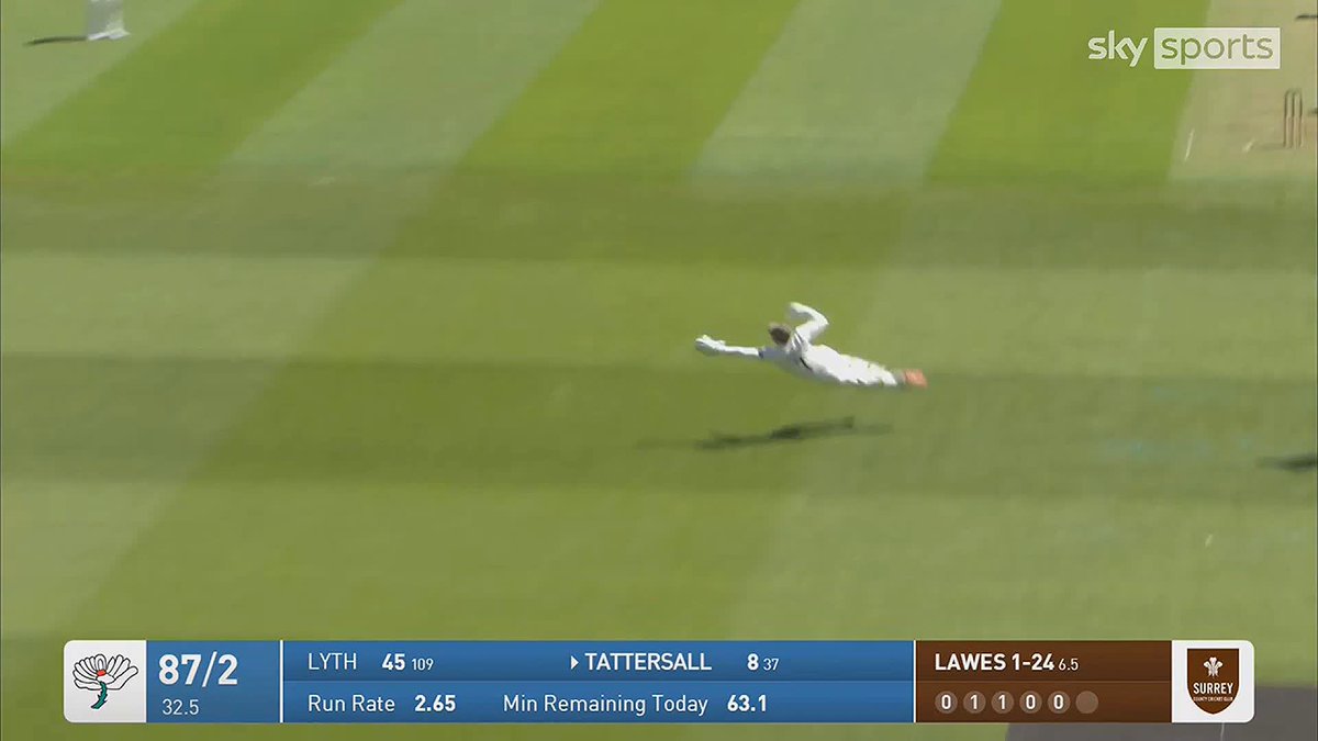 "That is world class!" 👏 A brilliant one-handed catch from Ben Foakes in Surrey's clash against Yorkshire 💫