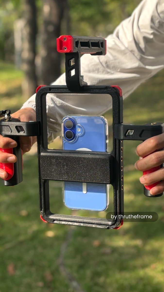 Say goodbye to shaky videos! This 3D-printed phone cage offers enhanced stability for mobile filming.📷 Switch between portrait and landscape to capture every moment. With Bambu Lab H2D dual-extrusion printing, it bonds two different materials together for a secure grip and better durability. Big thanks to thrutheframe for the clever design. Download the model and start creating! Model link: #H2D #3dprinting #Bambulab #phonerig #phonecage