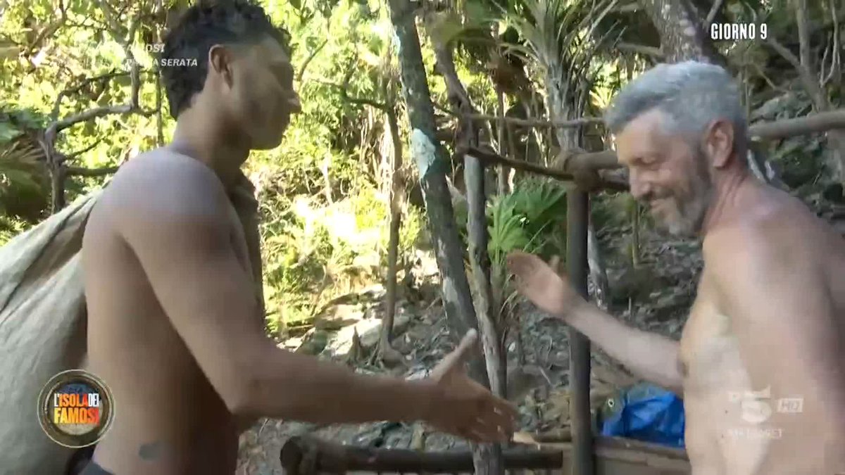 I due leader si ritrovano su Montecristo. Omar è contento di trascorrere questi giorni con Nunzio, mentre Nunzio è preoccupato per il suo gruppo. #Isola