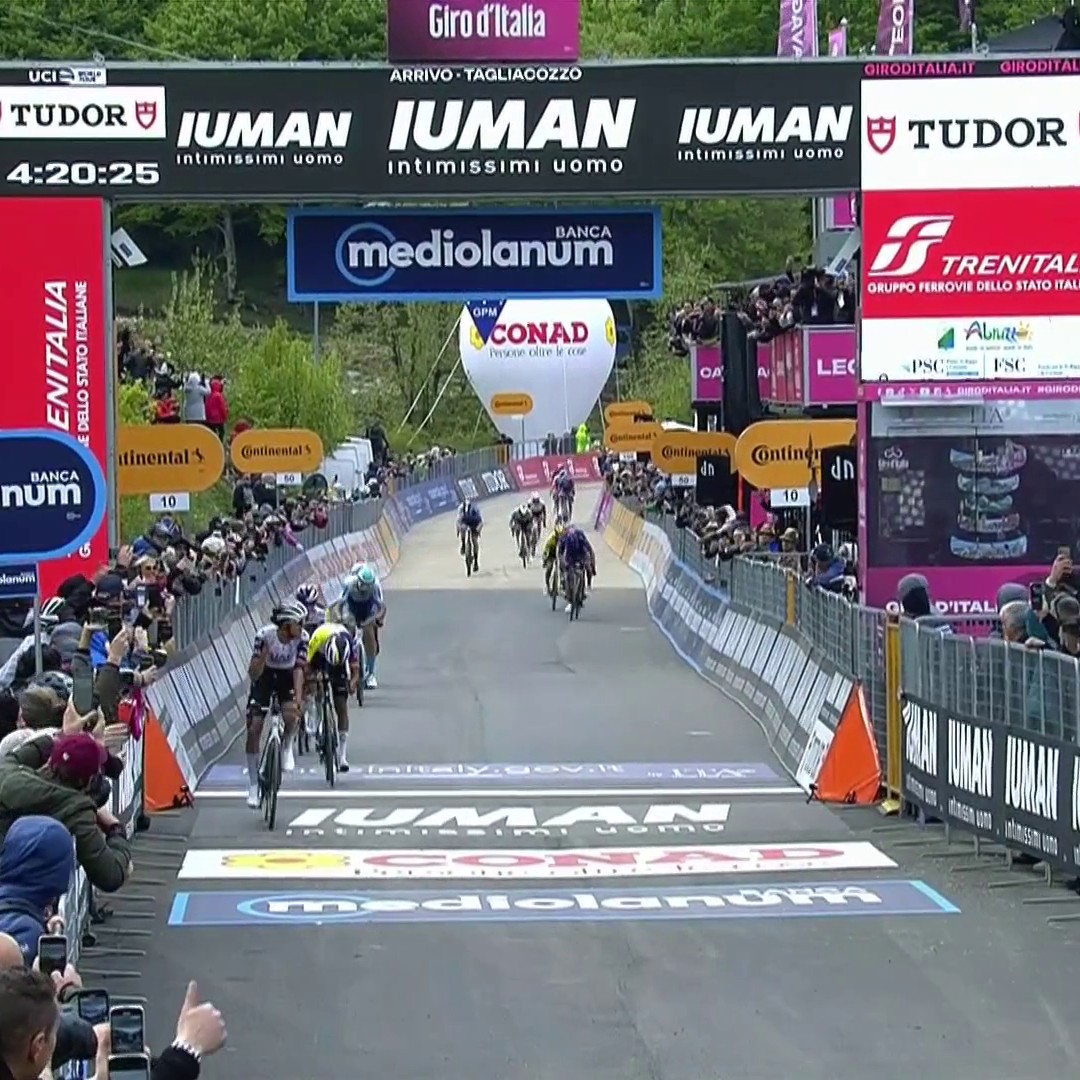 Bang-bang! 1️⃣-2️⃣ on stage 7 through Juan Ayuso and ISAAC DEL TORO ROMERO 🔥 After the first summit finish of this year’s #GirodItalia, both riders sit within 10 seconds of the race lead 👊🏼 #WeAreUAE
