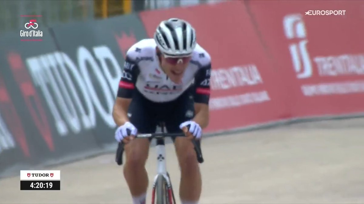 Robota Rafała Majki ⏩ wygrana Juana Ayuso❗ Wzorowa praca zespołowa UAE Team Emirates 👏👏👏 #HomeOfCycling #GirodItalia Rafał Majka