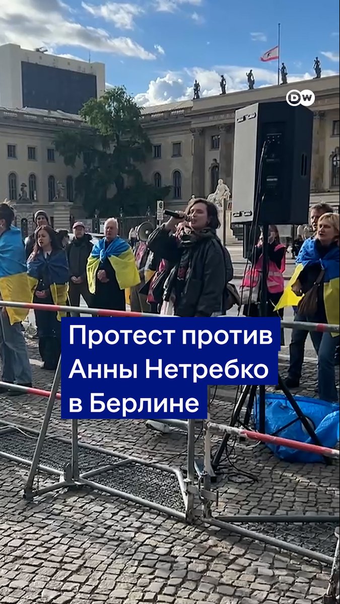 В Германии протестуют против Анны Нетребко. В 2012 году она была доверенным лицом Путина, а сейчас поет на европейских сценах. Акцию в Берлине у государственной оперы, где выступала певица, организовали украинские активисты. Несмотря на протесты, все билеты раскупили
