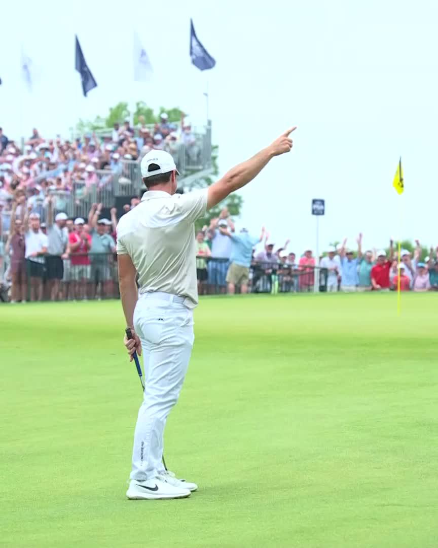Viktor Hovland finishes in style as he chips in to close out a 2-under 69 at Quail Hollow 🙌⛳️ #PGAChamp