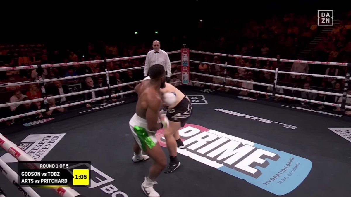 SAVED BY THE TAG!!! 👋 Tag team boxing, anyone⁉️ #XSeries21 | Live NOW on DAZN