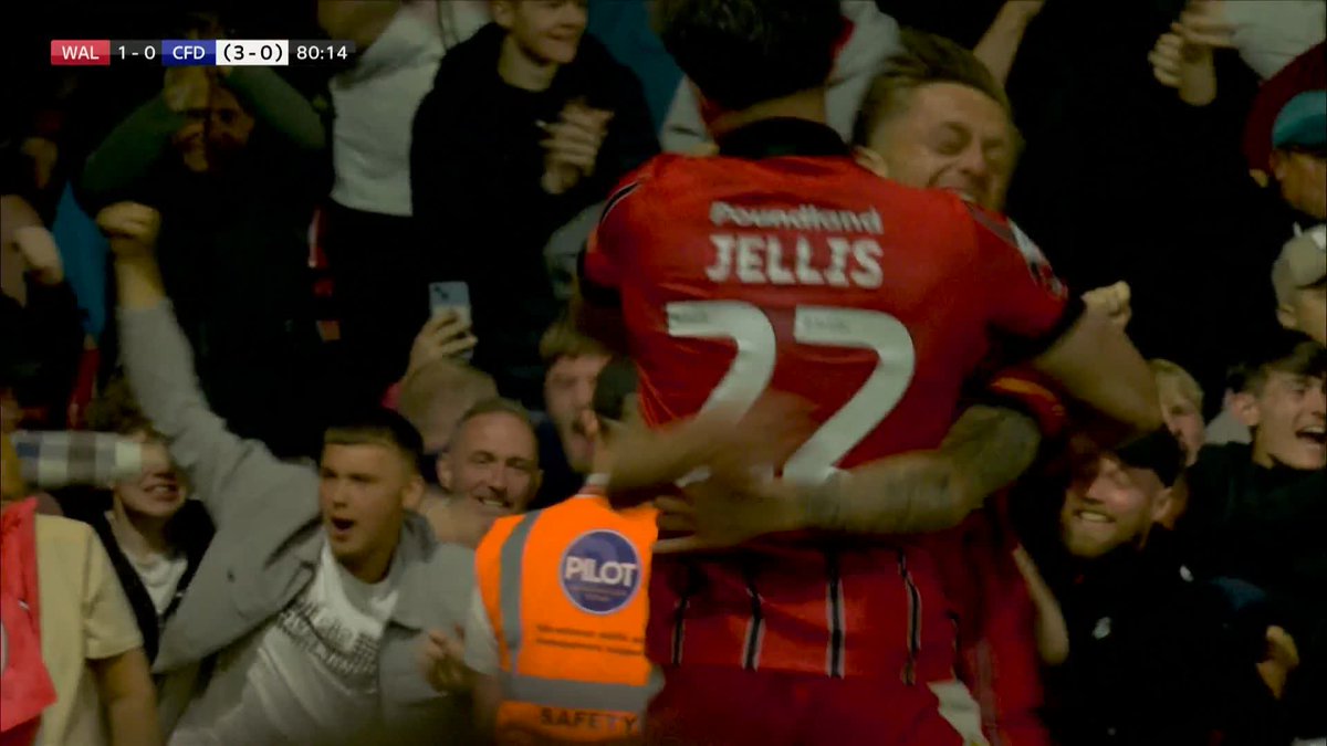 "That noise tells you Walsall are on their way to Wembley!" 🔊 Charlie Lakin heads in for the hosts! 💥