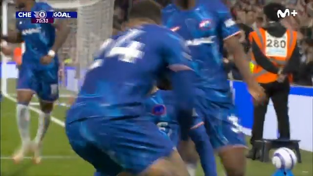 🌴🔨 MELENA AL VIENTOOOO. El testarazo de Cucurella para adelantar al Chelsea. #LaCasaDelFútbol
