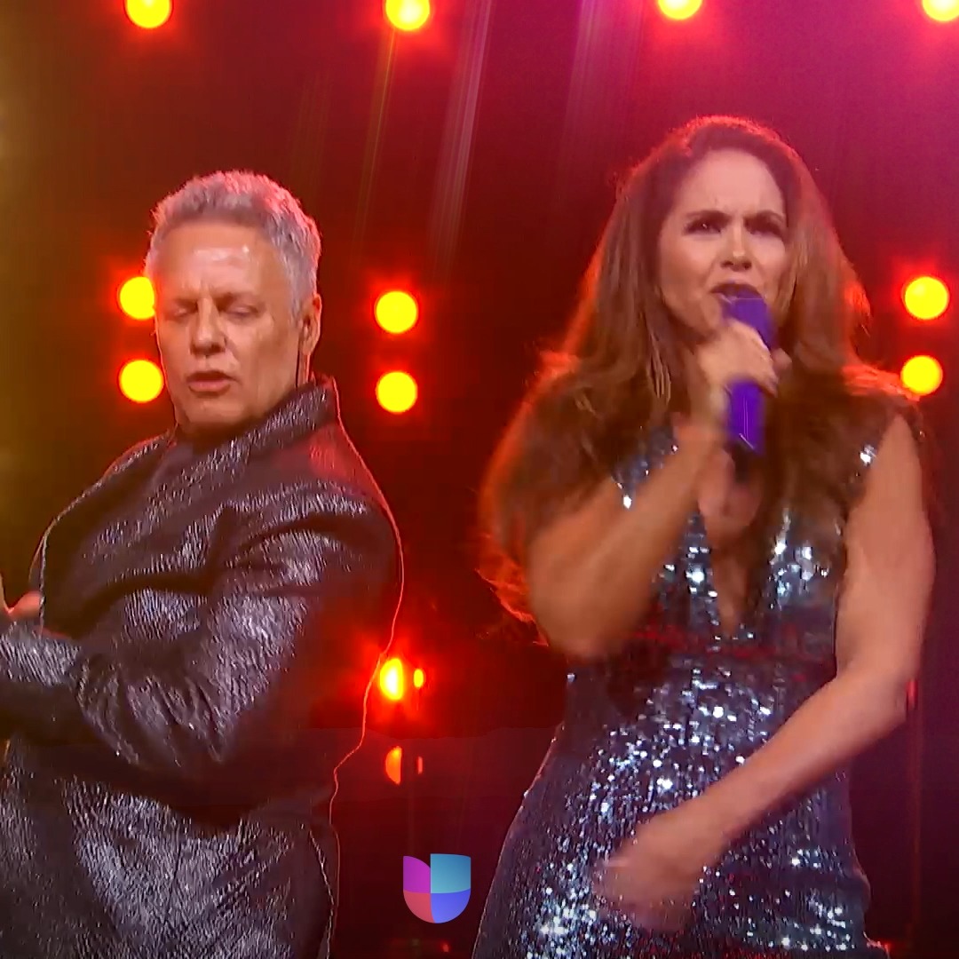 Han cantado, reído y hasta llorado juntos... 🥺 Ahora, Estrellas y Leyendas van con todo por la victoria 🤩 ¡Las emociones que desatará la Gran Final son imperdibles! 🏆🎶 Juego de Voces, GRAN FINAL este domingo 7/6C y 8P por Univision 📺🎤 #JuegoDeVoces #JuegoDeVocesUS #Promo