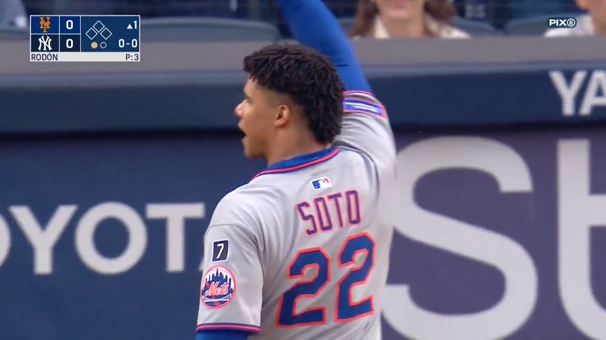 Juan Soto tips his helmet to the Yankee Stadium crowd ahead of his first time up. #RivalryWeekend