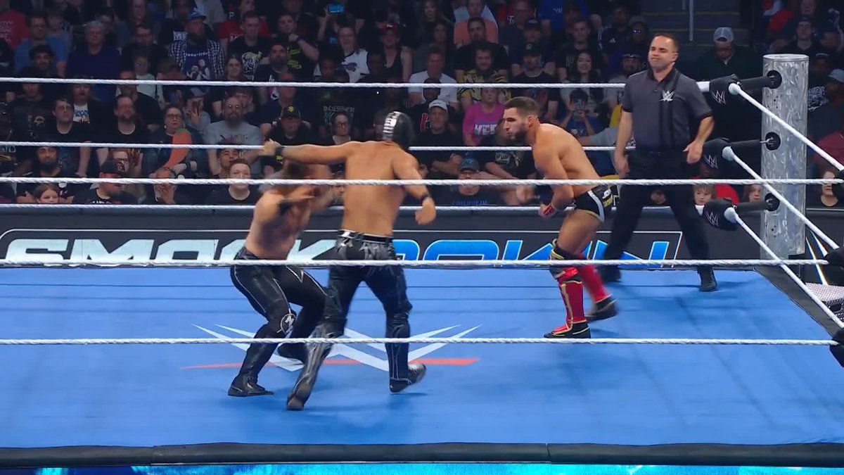 Once Fraxiom starts, they don't stop! ๐ฎโ๐จ Nathan Frazer Axiom #SmackDown