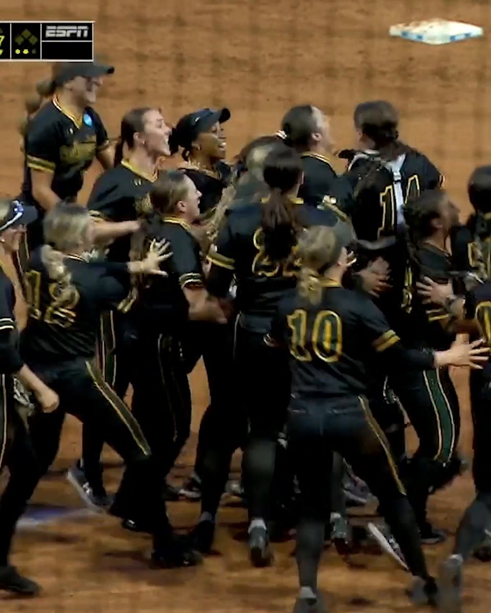 UPSET IN BATON ROUGE 🚨 Southeastern Louisiana stuns No. 10 national seed LSU 😱