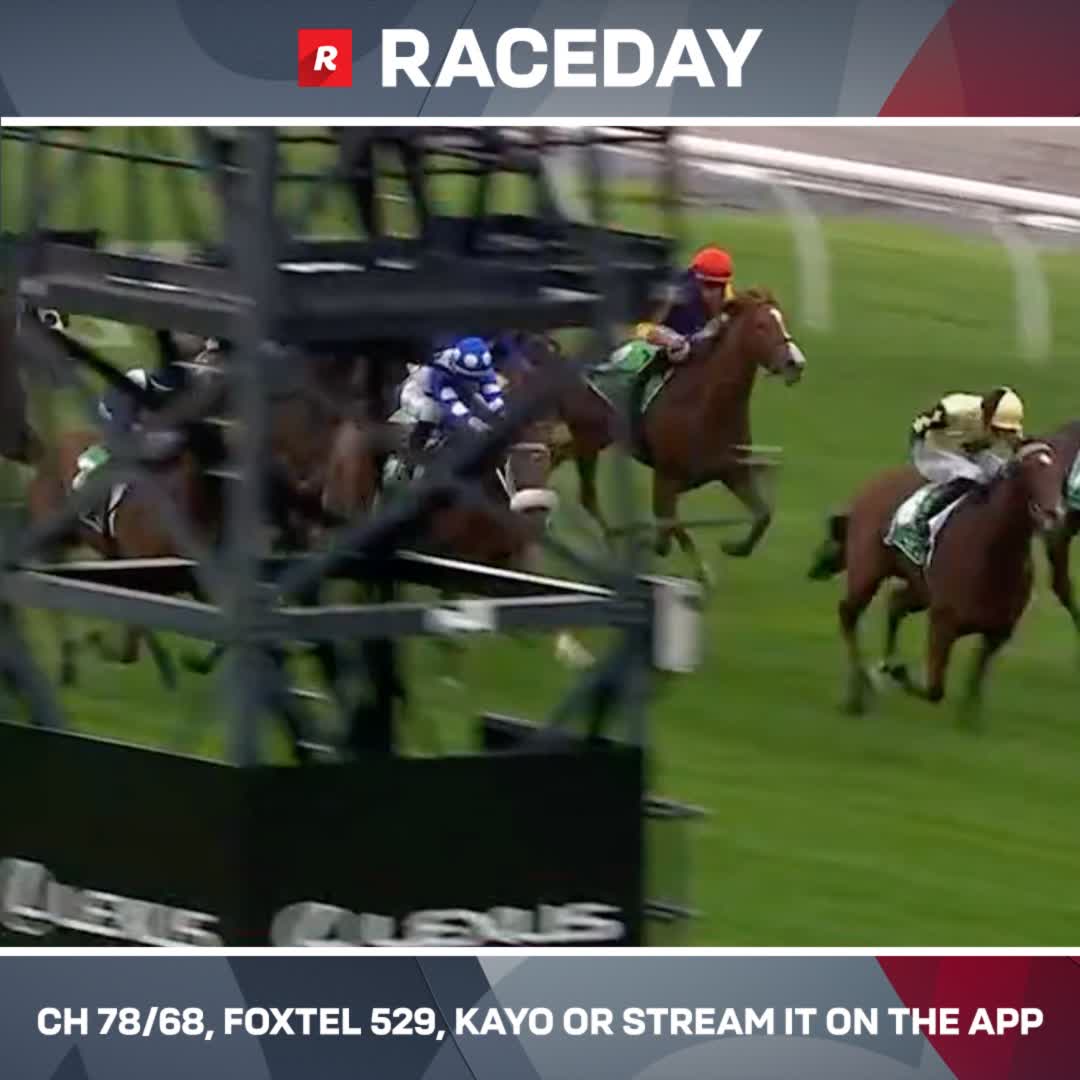 Madame Maserati clicks into gear at the clock tower &amp; goes right on by 🏎️ Logan Bates timed that perfectly 👌 Kennewell Racing