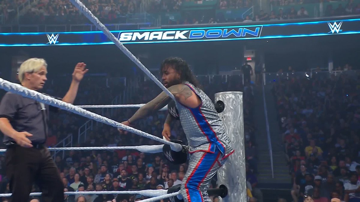 HE DID IT!! Solo Sikoa is the first qualifier for the 2025 Men's #MITB Ladder Match! 🪜 #SmackDown