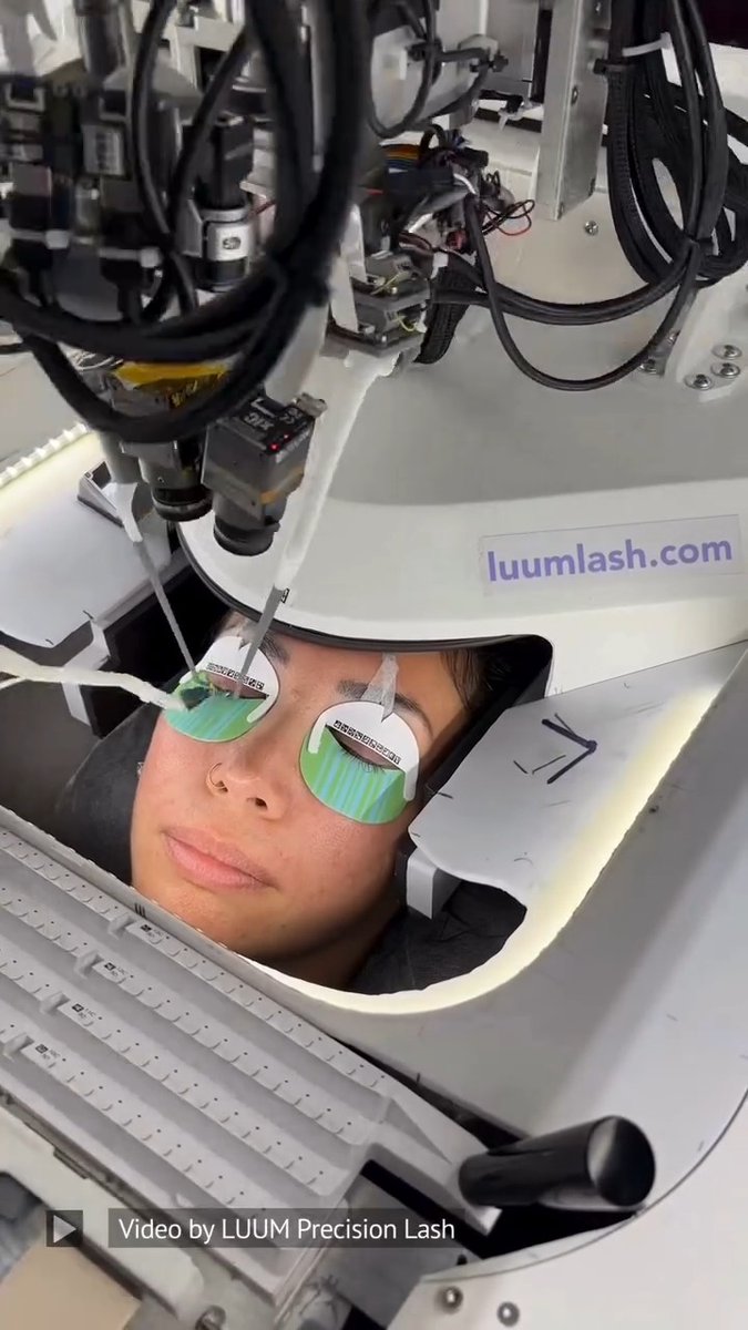 A robot that applies eyelash extensions. [📹 lumlash]