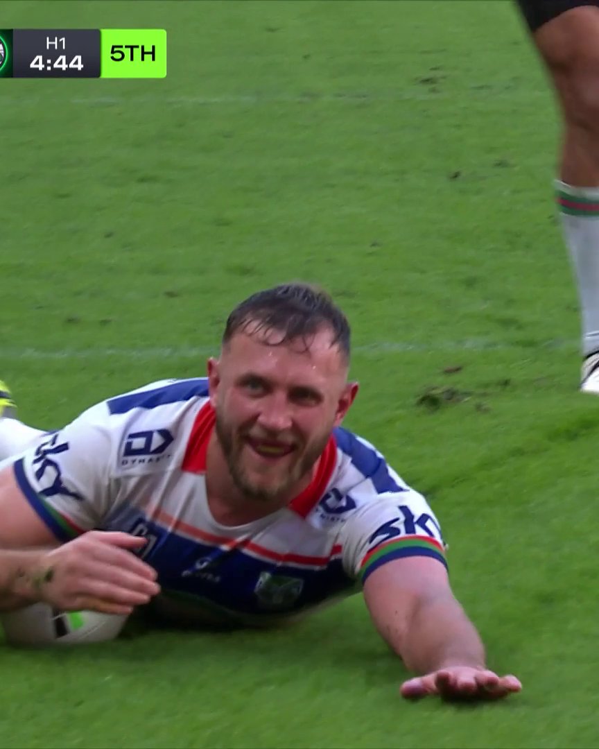 That's magic from Metcalf! 🧙‍♂️ #NRLDolphinsWarriors