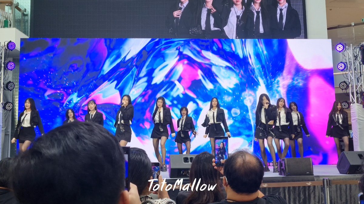 Kaiyuugyo no Capacity - หมดทั้งใจให้เธอ @ #BNK48_RUMOR Roadshow #EarnBNK48 #MonetBNK48 #PeakBNK48 #MeanBNK48 #YayeeBNK48 #FameBNK48 #EveBNK48 #JanryBNK48 #PattBNK48 #WawaBNK48 #MichaBNK48 #BNK48