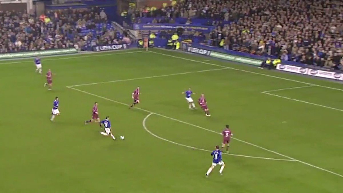 Born #OnThisDay 1981 Leon Osman is in the top 10 of appearances for Everton with 433 & 58 goals. None better than this beauty that graced Goodison Park against Larissa in 2007. #EFC #GoodisonPark