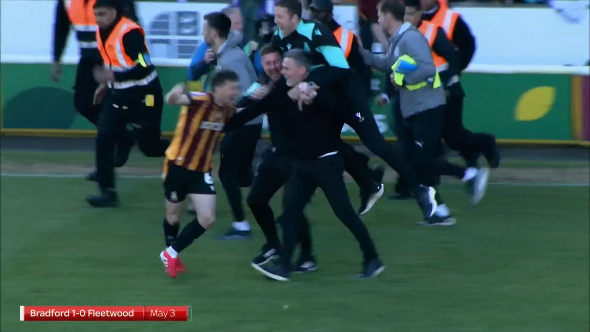 "It was just a phenomenal week" 🙌 Graham Alexander on achieving promotion with Bradford City ✅