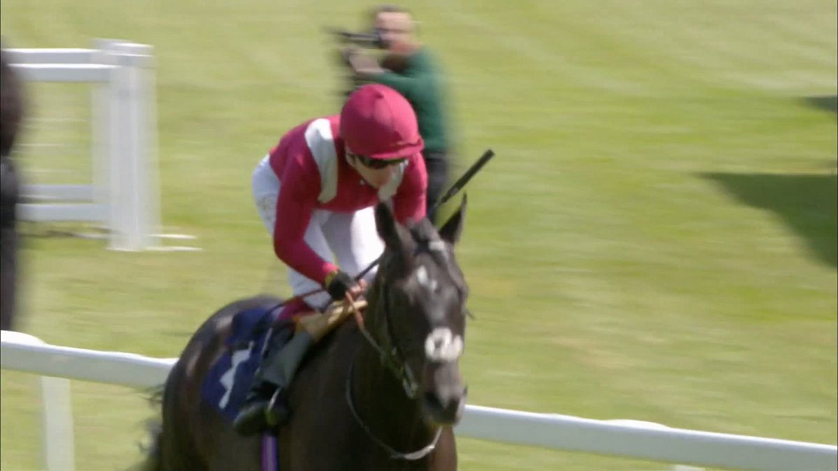 A big performance! Eydon bounces back to form in the Sky Sports Racing Aston Park Stakes! 🥇 #ITVRacing | Newbury Racecourse | Oisín Murphy | Andrew Balding