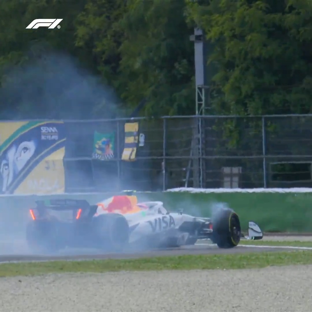 Liam Lawson goes spinning at the exit of Turn 3 😵‍💫 #F1 #ImolaGP